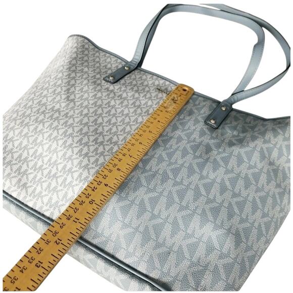 Michael Kors Jet Set Medium Carryall Tote Blue & White Aluminum Charm Zip Purse - Picture 5 of 10